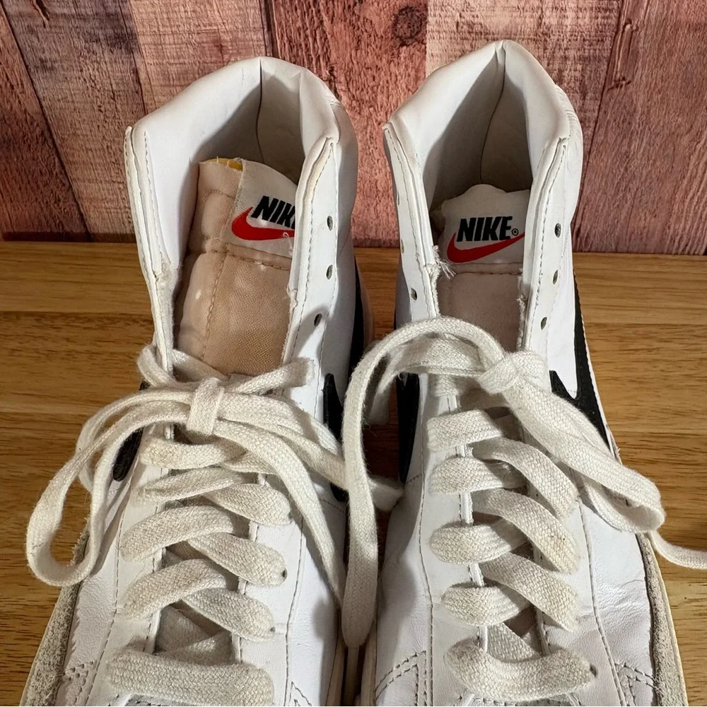 Nike White Blazer Mid 77‎ Sneakers Size 7